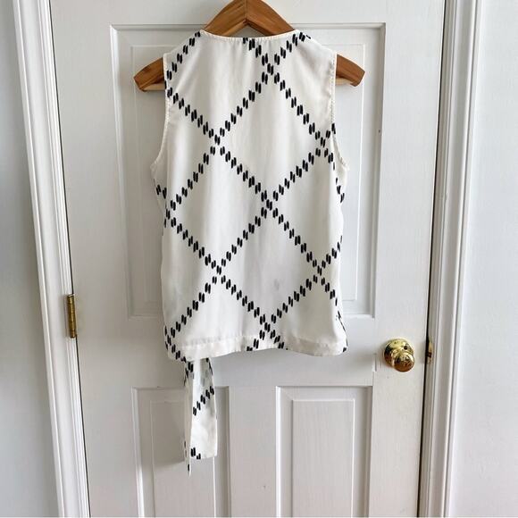 41 Hawthorn Wrap Sleeveless Blouse White and Black with Tie Medium - Picture 2 of 9